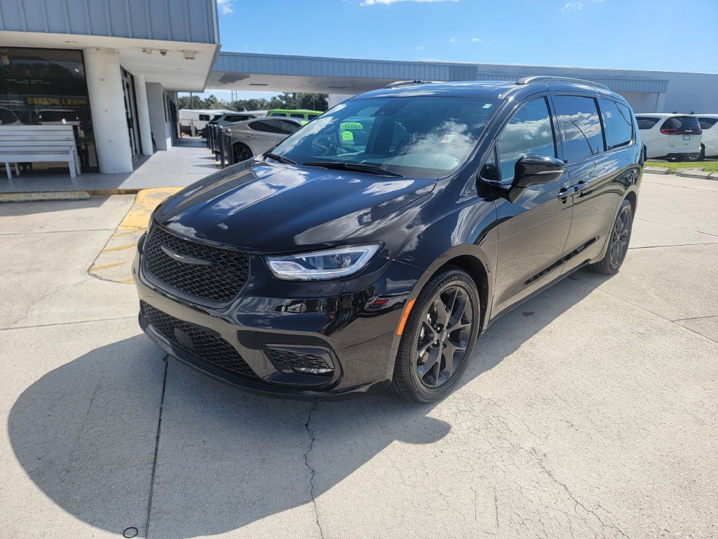 Used 2025 Chrysler Pacifica Limited FWD image 1