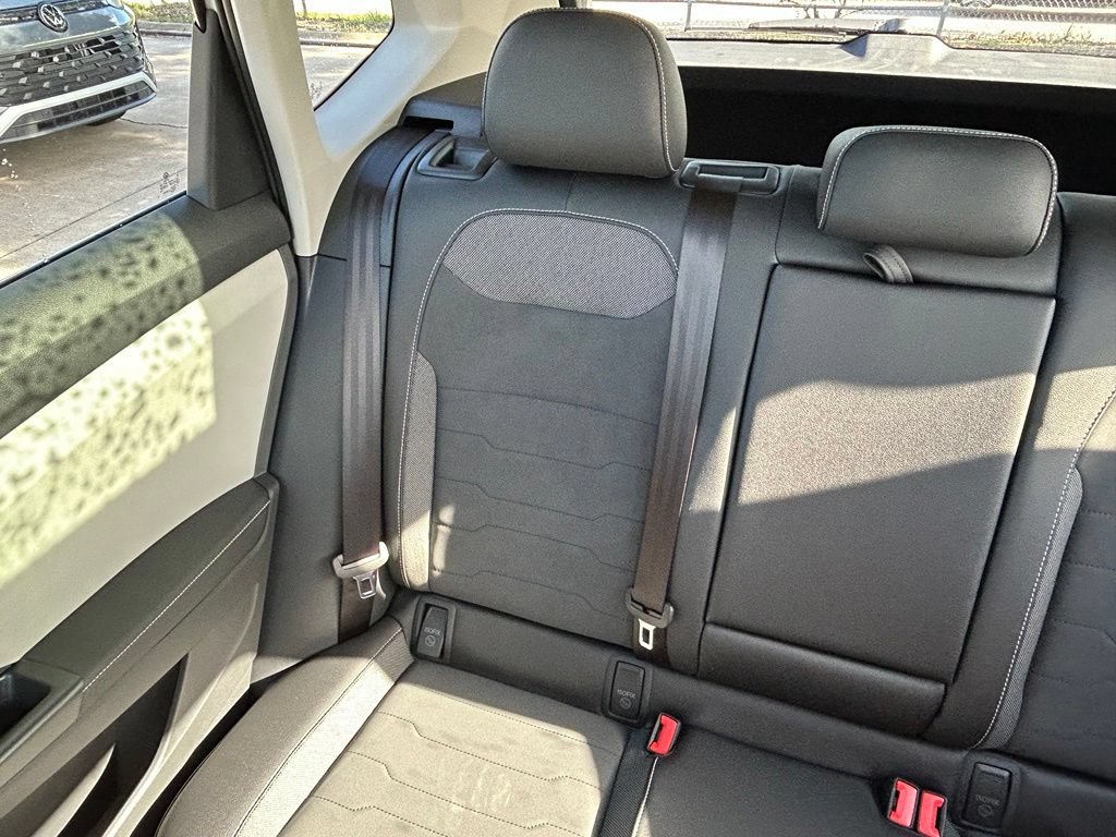 New 2026 Volkswagen Taos SE FWD image 11