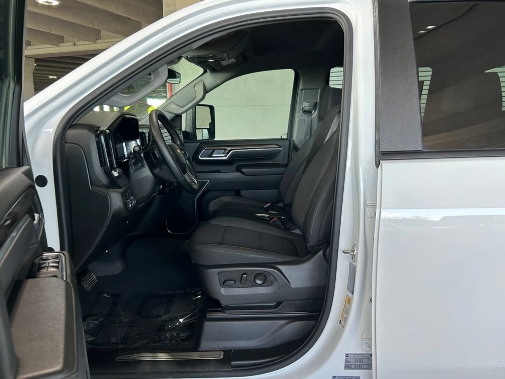 Used 2025 Chevrolet Silverado 3500 LT AWD/4WD image 15