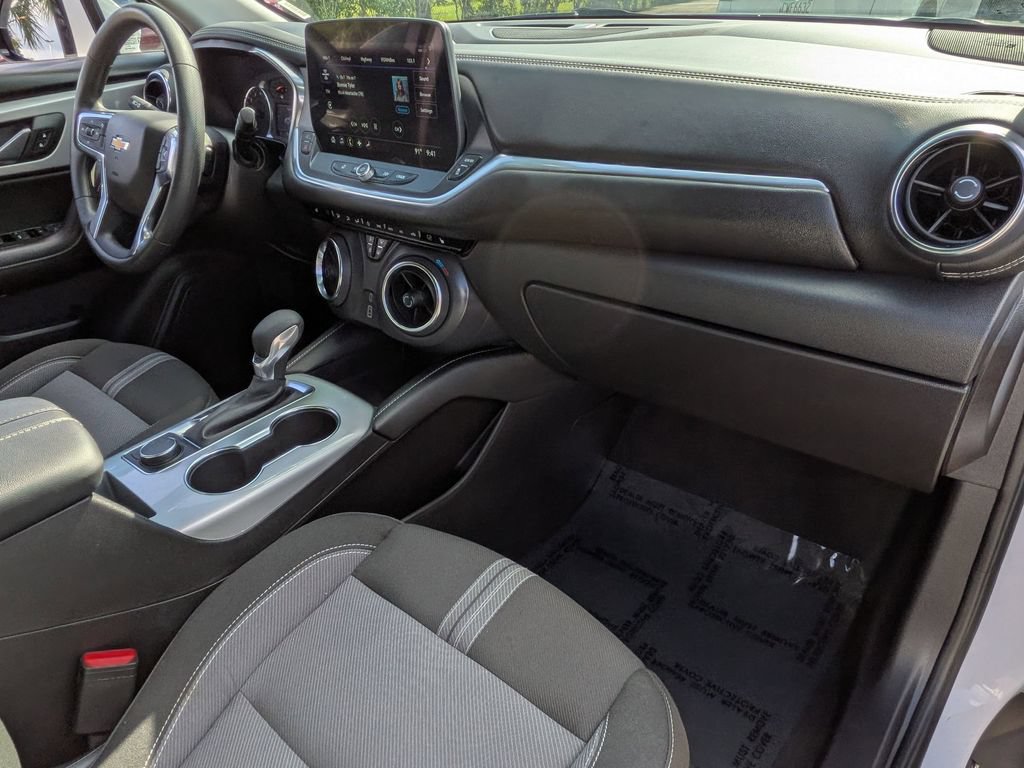 Used 2025 Chevrolet Blazer LT FWD image 30