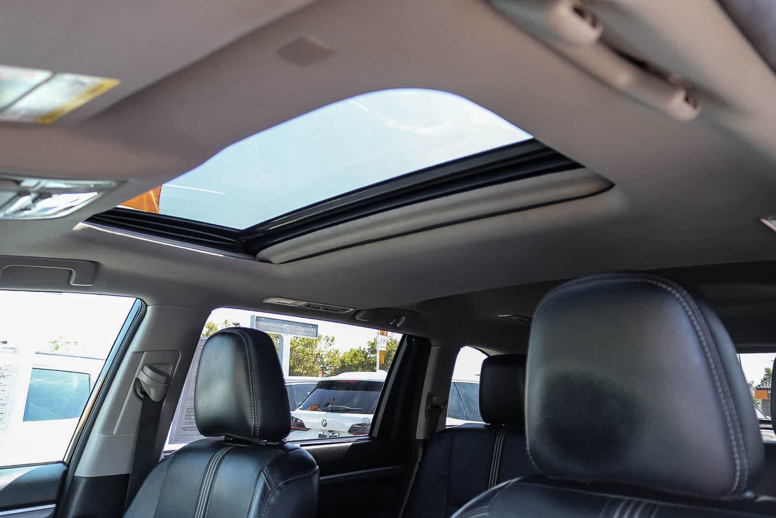 Used 2018 Toyota Highlander SE FWD image 25