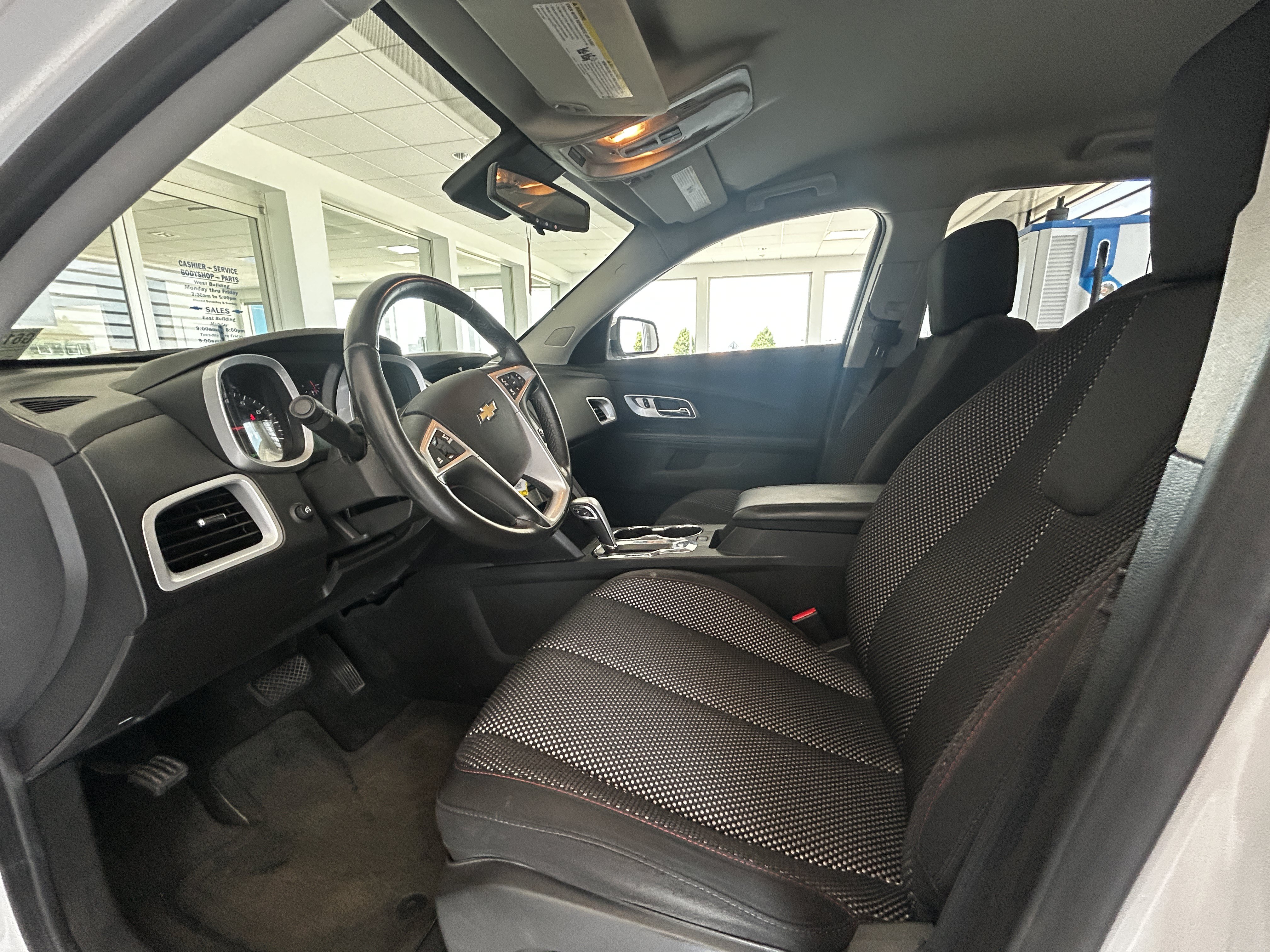Used 2015 Chevrolet Equinox LT FWD image 2
