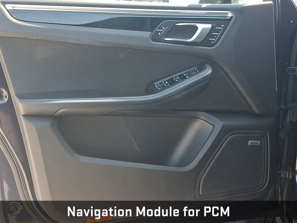 Used 2018 Porsche Macan Turbo AWD/4WD image 14