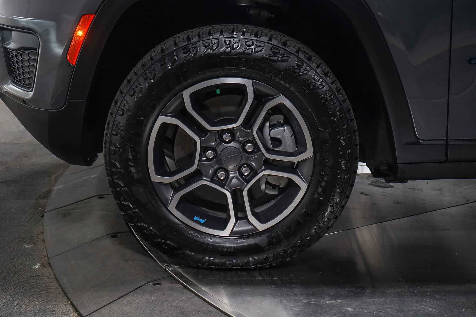 Used 2023 Jeep Grand Cherokee Trailhawk AWD/4WD image 9
