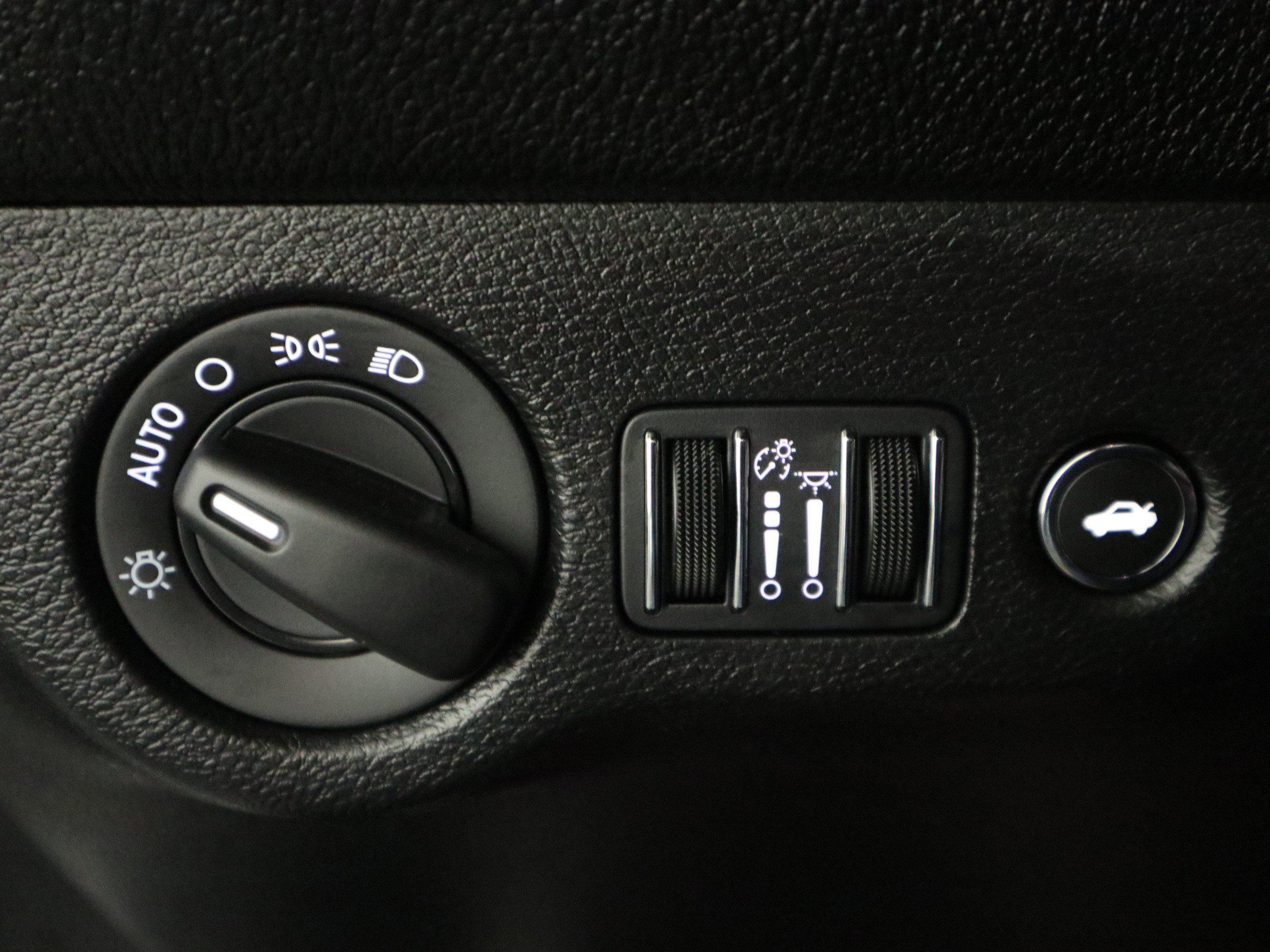 Used 2023 Dodge Challenger R/T w/ Blacktop Package image 31