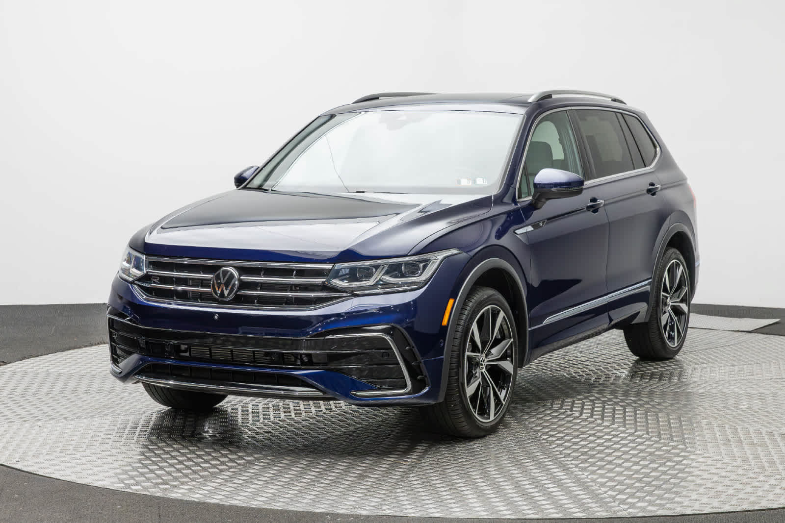 Used 2023 Volkswagen Tiguan SEL R-Line