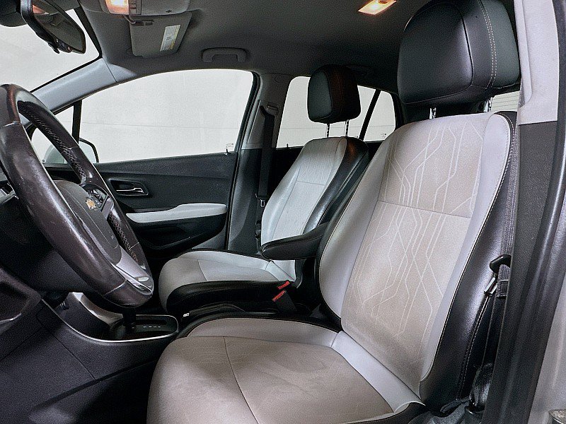 Used 2020 Chevrolet Trax LT w/ LT Convenience Package FWD image 11