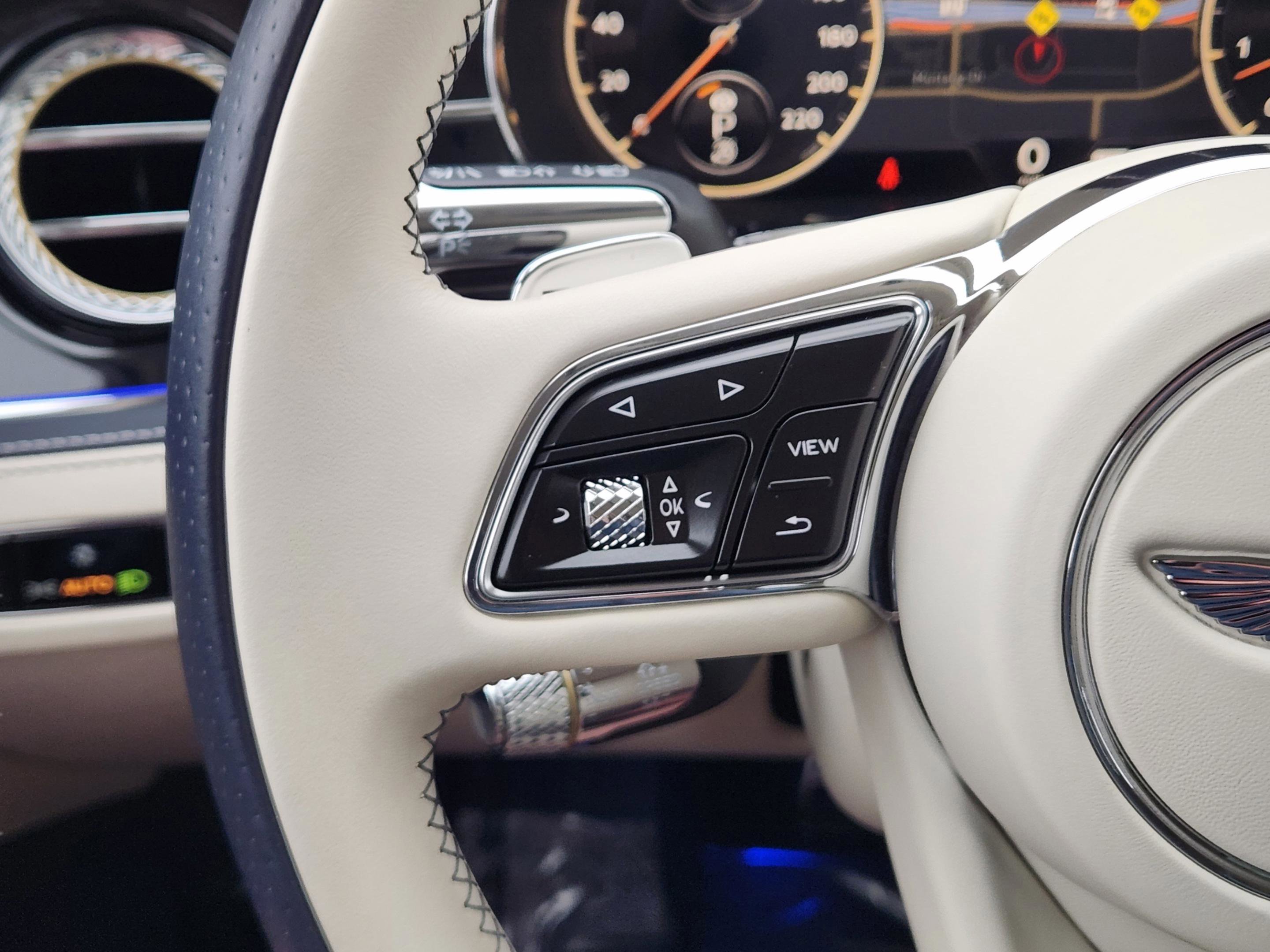 Used 2021 Bentley Flying Spur W12 image 21