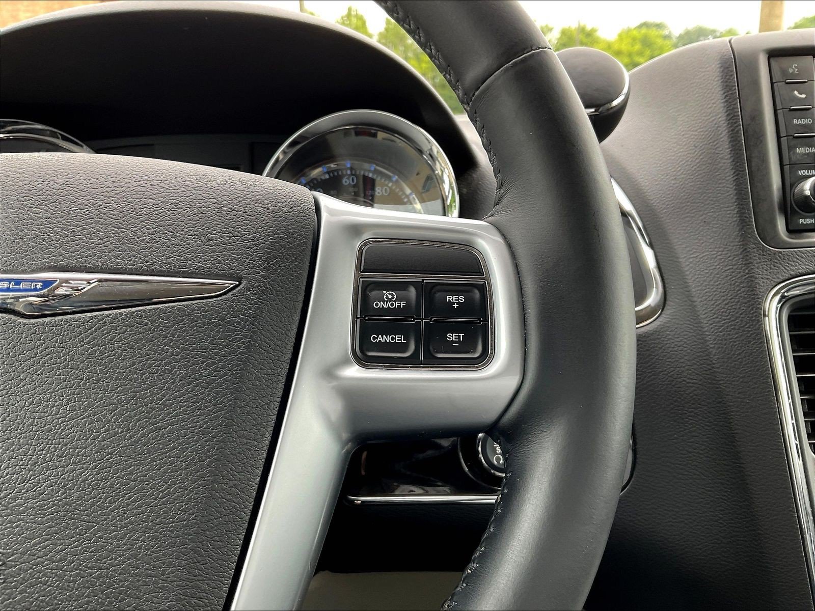 Used 2013 Chrysler Town & Country Touring-L w/ Premium Group FWD image 11