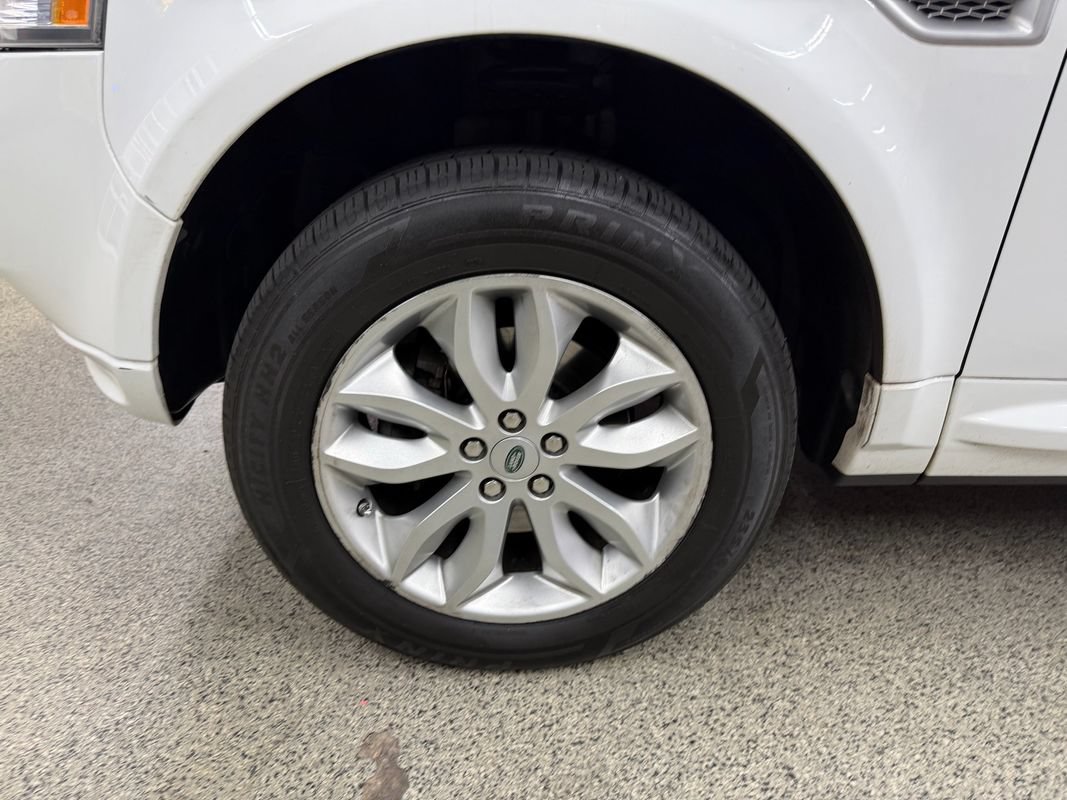 Used 2011 Land Rover LR2 HSE AWD/4WD image 34