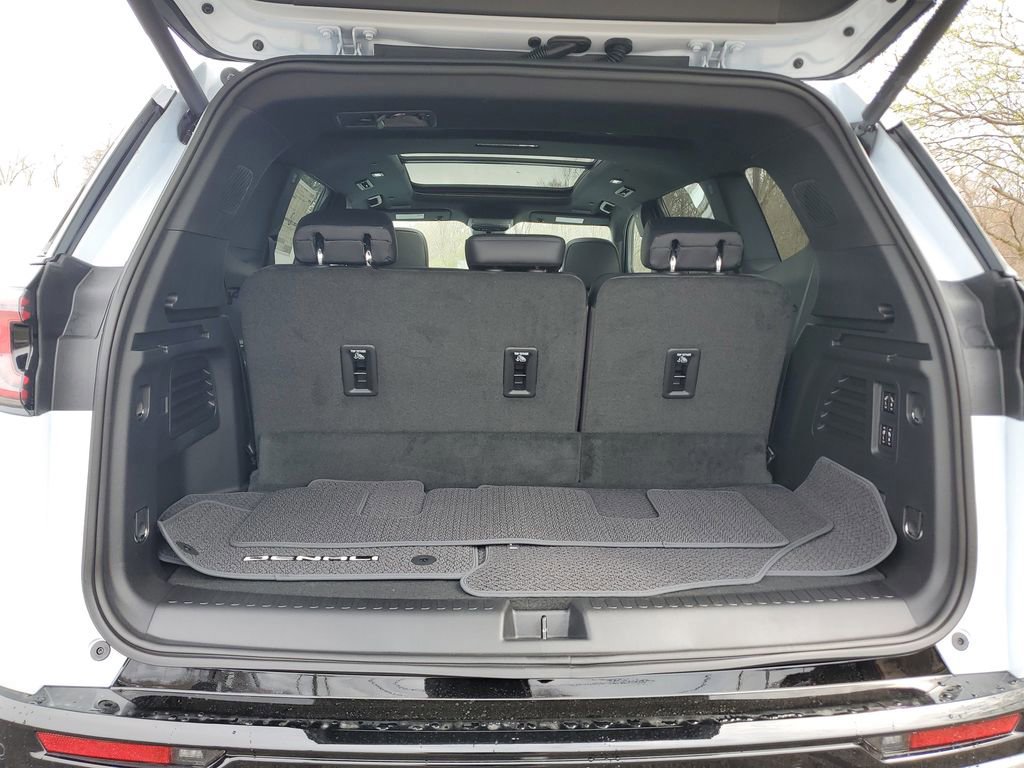 New 2026 GMC Acadia Denali w/ Super Cruise Package image 8