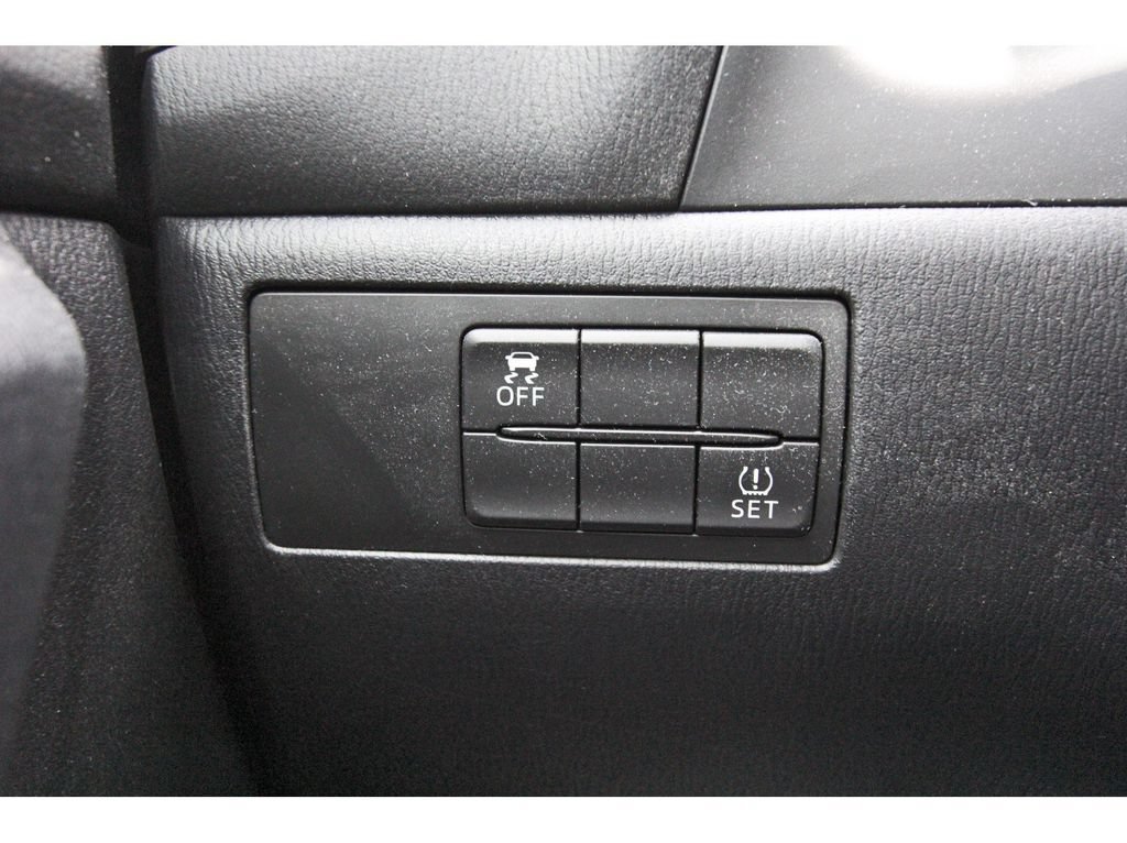 Used 2018 MAZDA MAZDA3 Sport FWD image 20