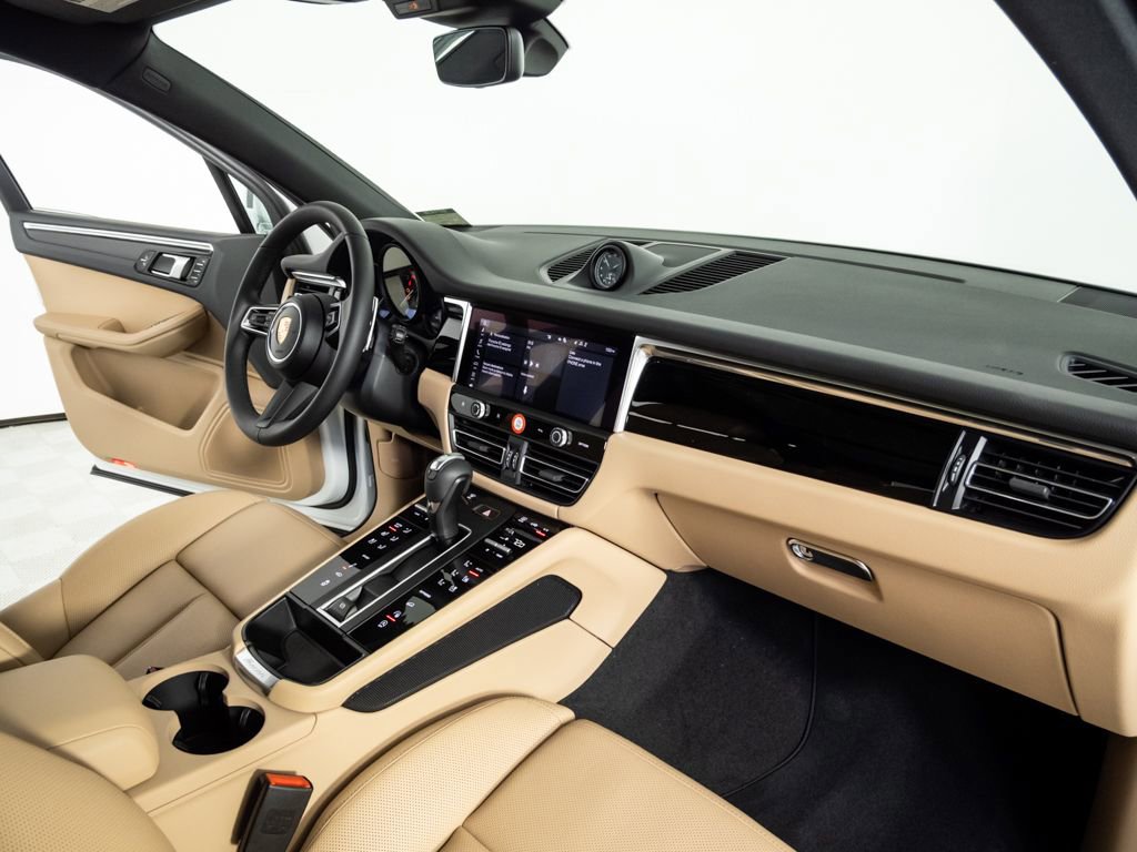 New 2026 Porsche Macan image 25