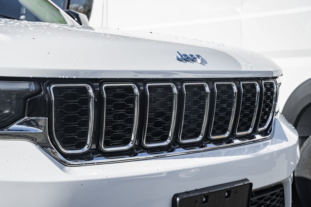 Used 2023 Jeep Grand Cherokee 4WD 4xe image 11
