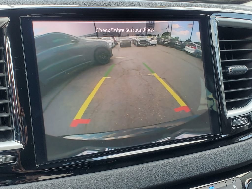 Used 2024 Chrysler Pacifica Touring-L FWD image 18