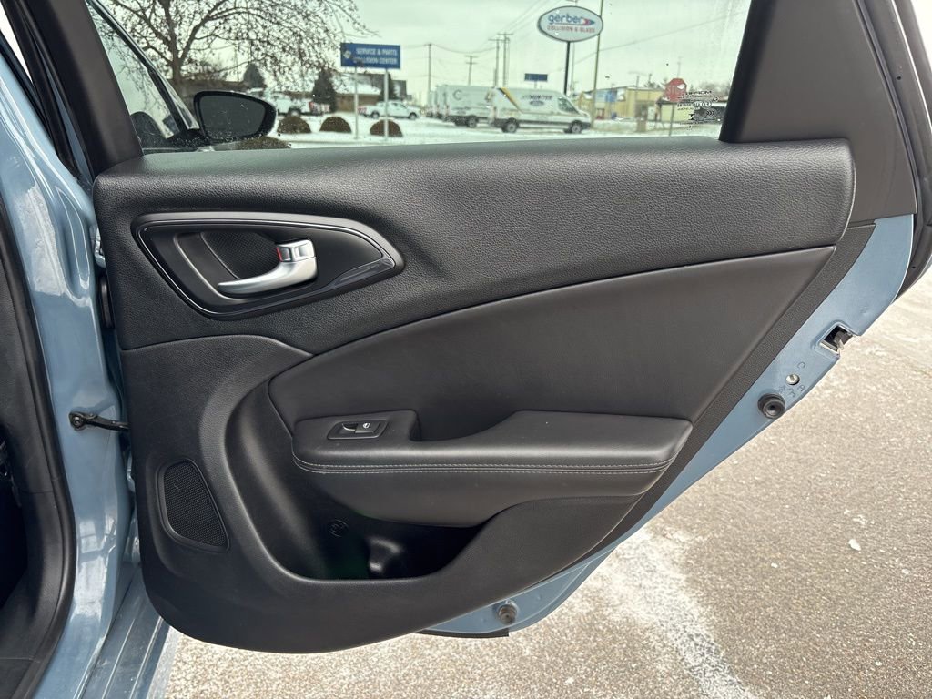 Used 2015 Chrysler 200 S w/ Comfort Group image 32