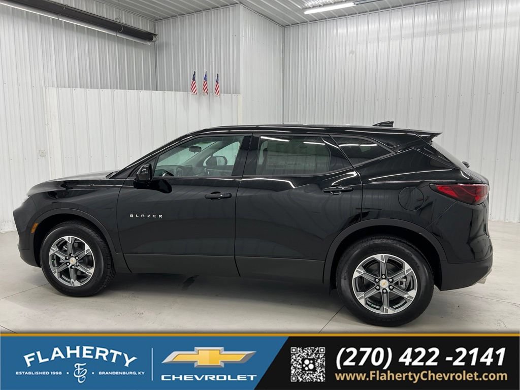 Used 2026 Chevrolet Blazer LT FWD image 5