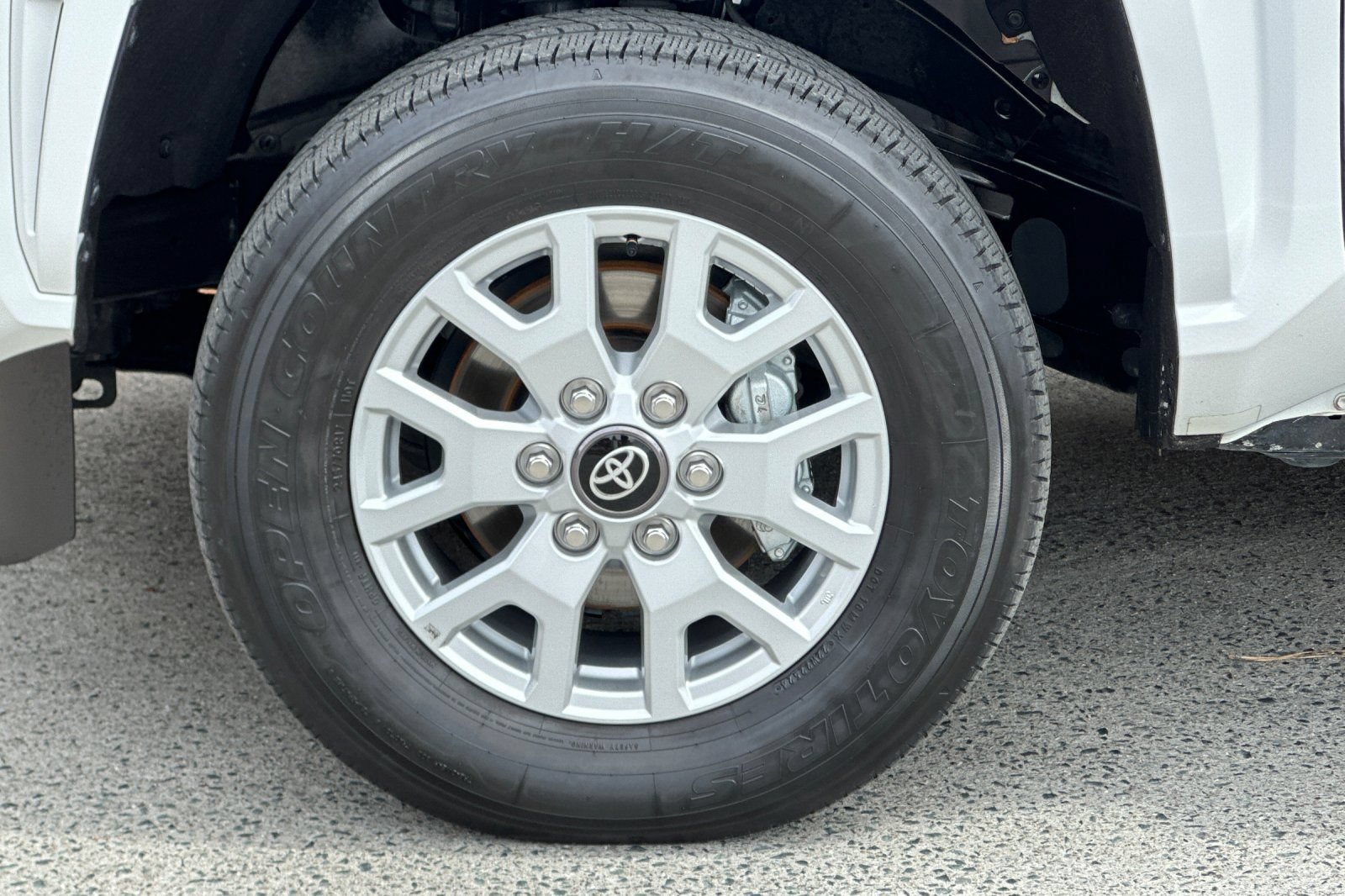 Used 2024 Toyota Tacoma SR5 AWD/4WD image 32