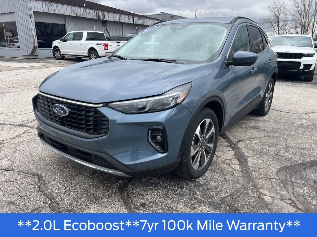 Used 2023 Ford Escape Platinum image 3