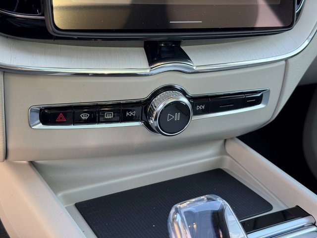 New 2026 Volvo XC60 T8 Ultra w/ Protection Package Premier image 23