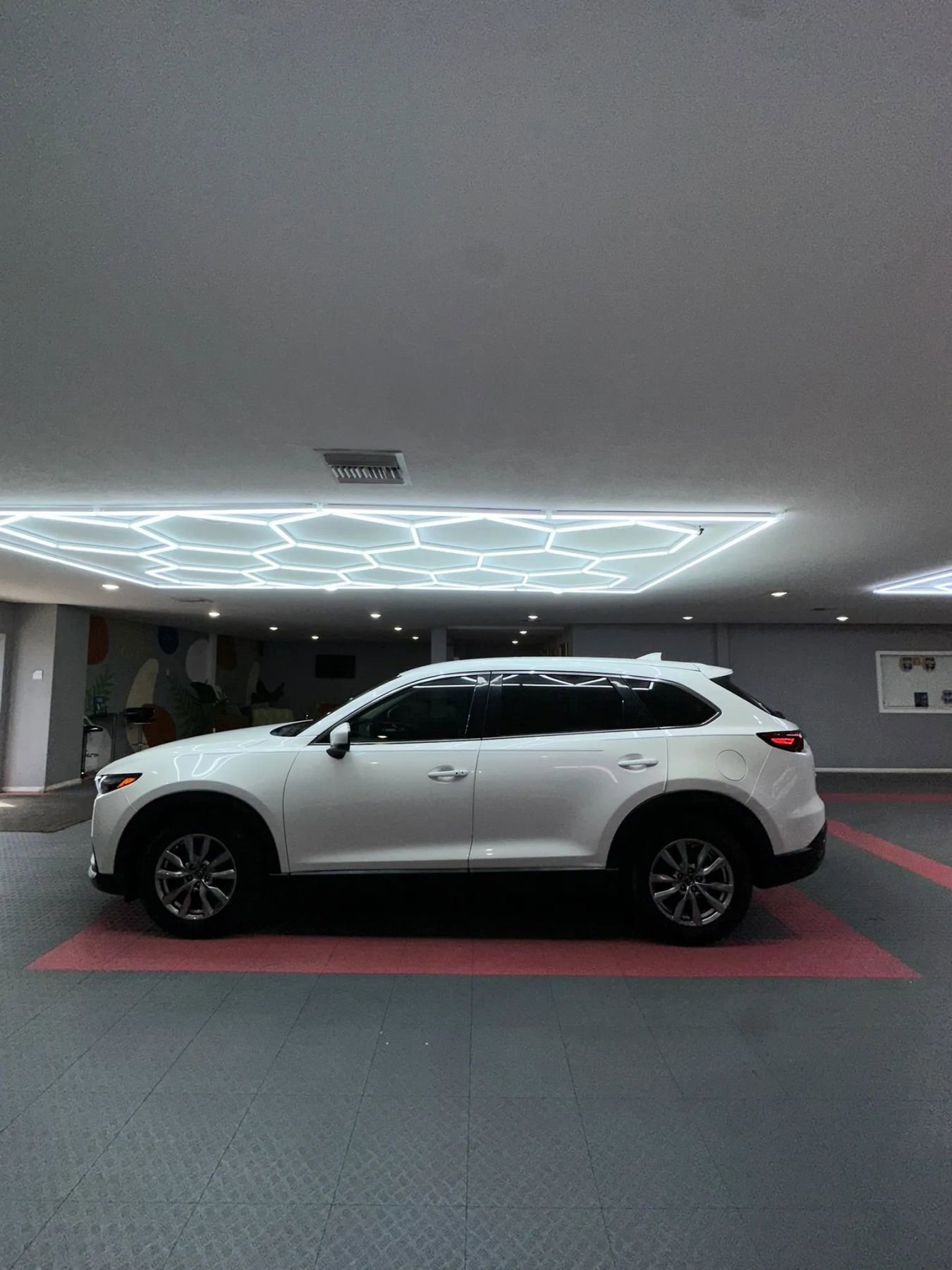 Used 2018 MAZDA CX-9 Touring FWD image 3