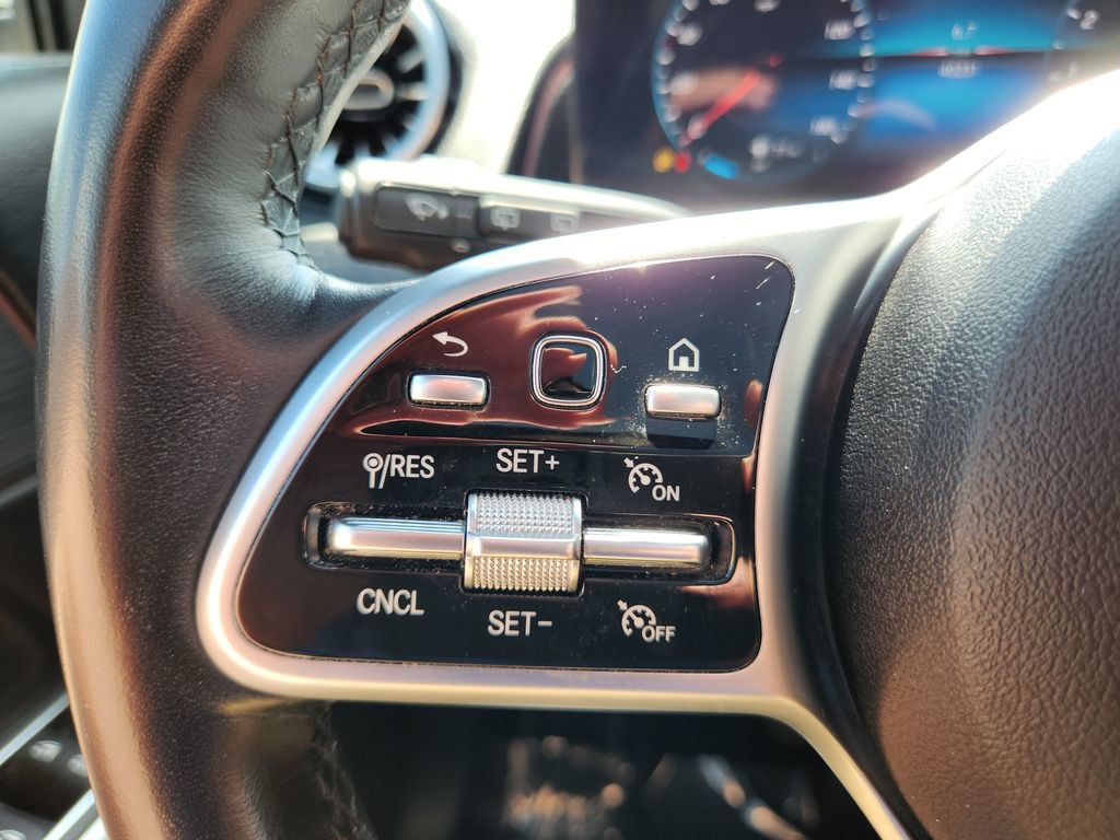 Used 2023 Mercedes-Benz GLB 250 4MATIC w/ Premium Package image 33
