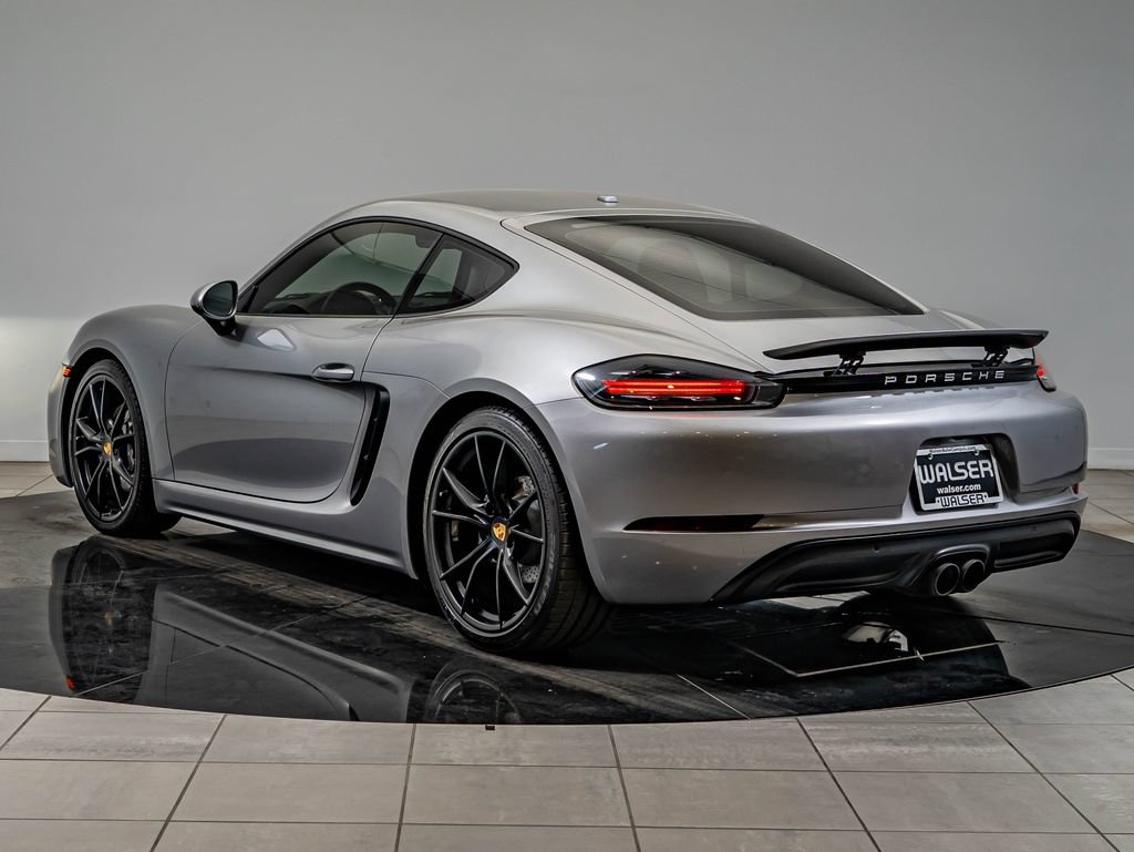 Used 2017 Porsche 718 Cayman RWD image 3