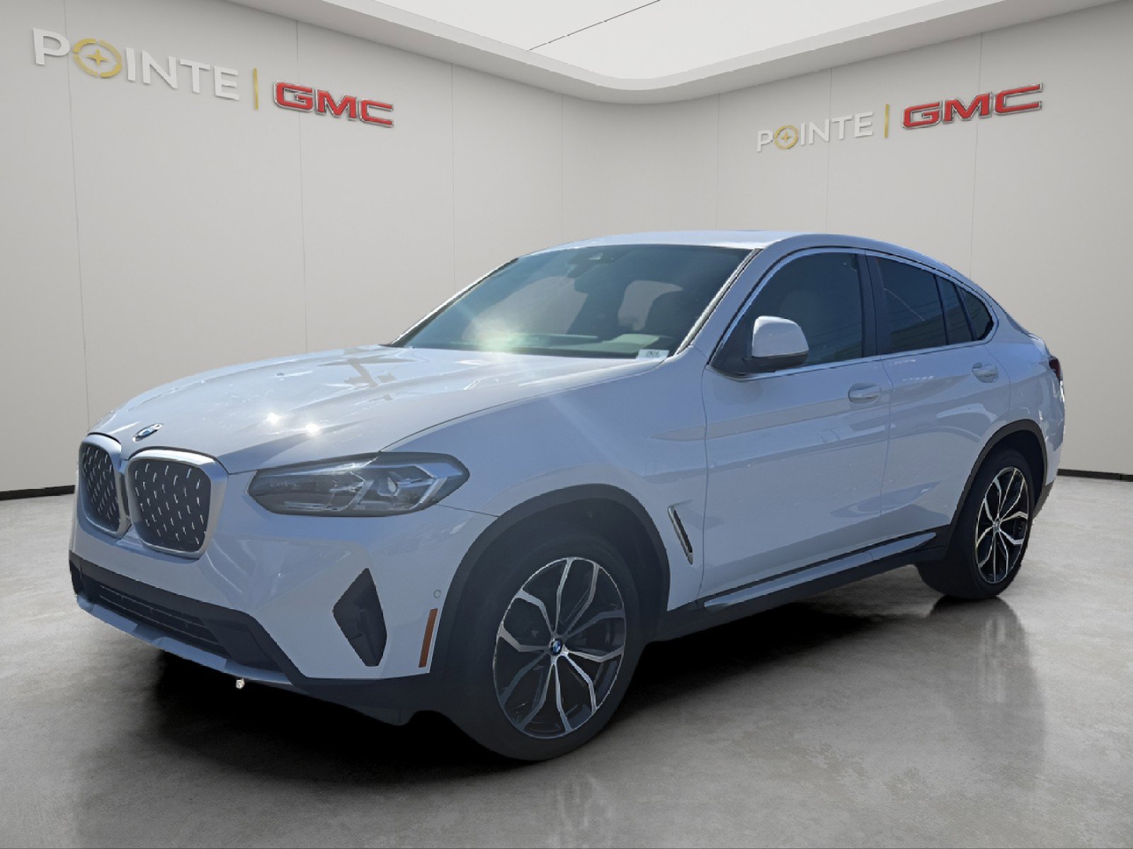 Used 2023 BMW X4 xDrive30i w/ Parking Assistance Package image 3