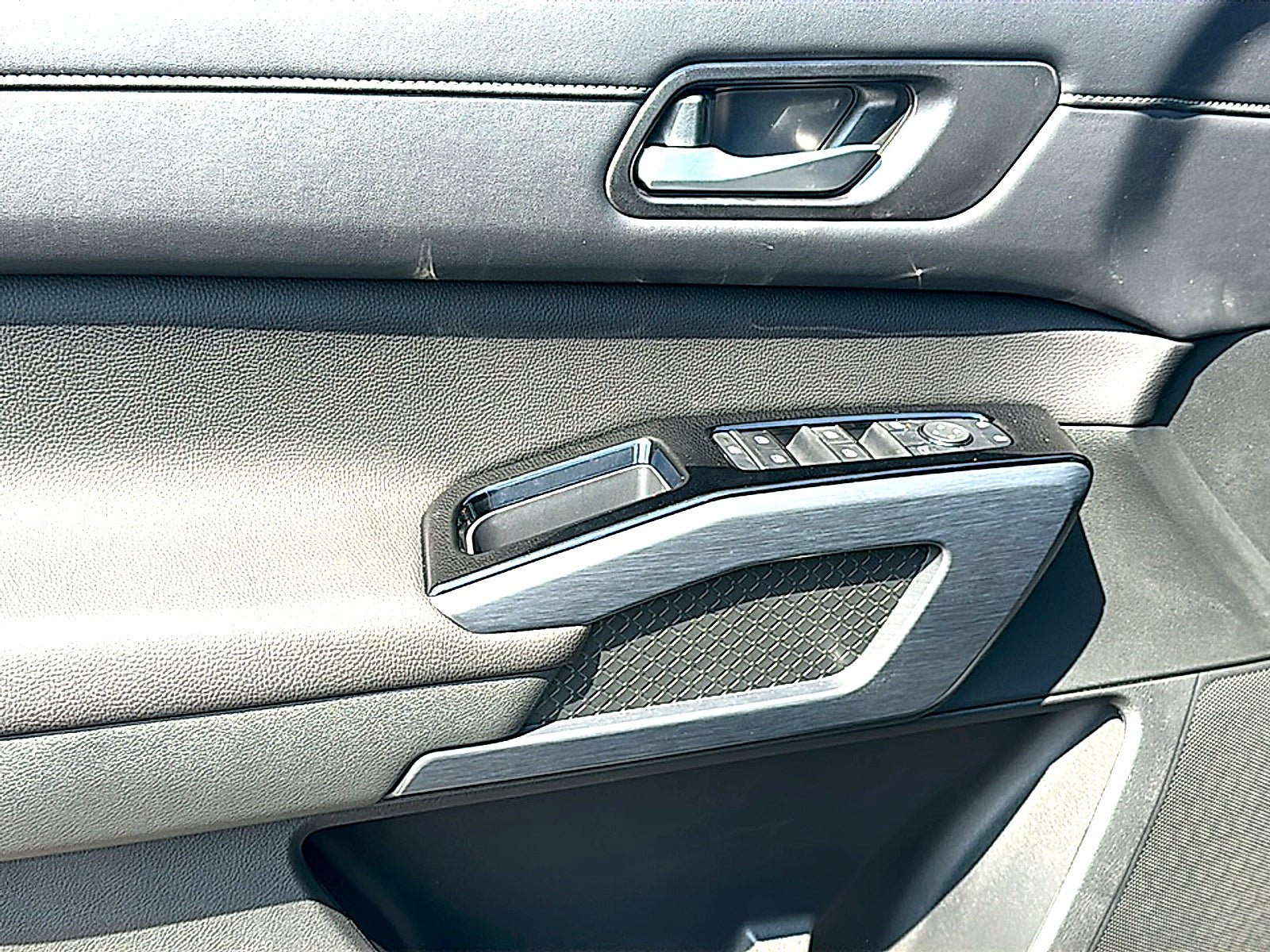 New 2026 Nissan Pathfinder SL w/ SL Premium Package FWD image 14