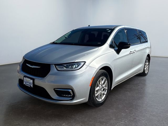Used 2024 Chrysler Pacifica Touring-L