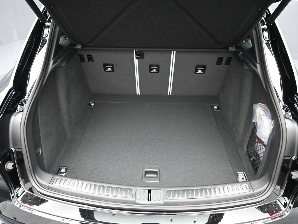 Certified 2026 Porsche Macan AWD/4WD image 25