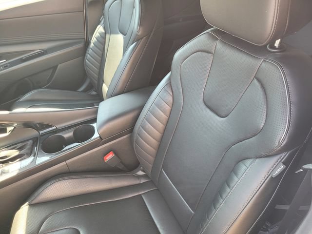 Used 2024 Hyundai Elantra Limited FWD image 11