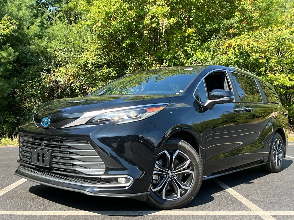 Used 2025 Toyota Sienna Platinum