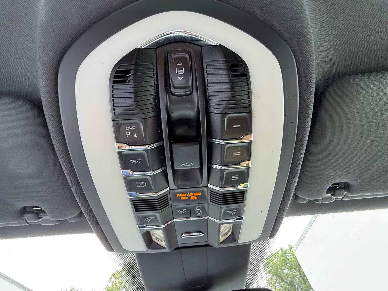 Used 2016 Porsche Cayenne S AWD/4WD image 18