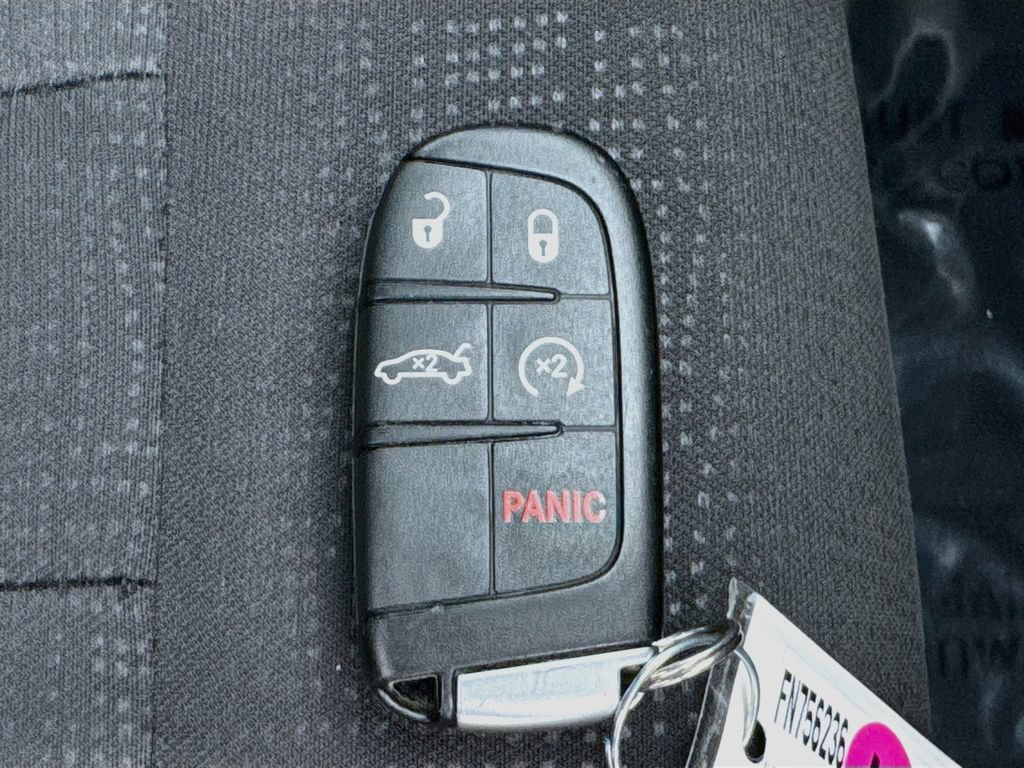 Used 2015 Chrysler 200 Limited w/ Convenience Group FWD image 31