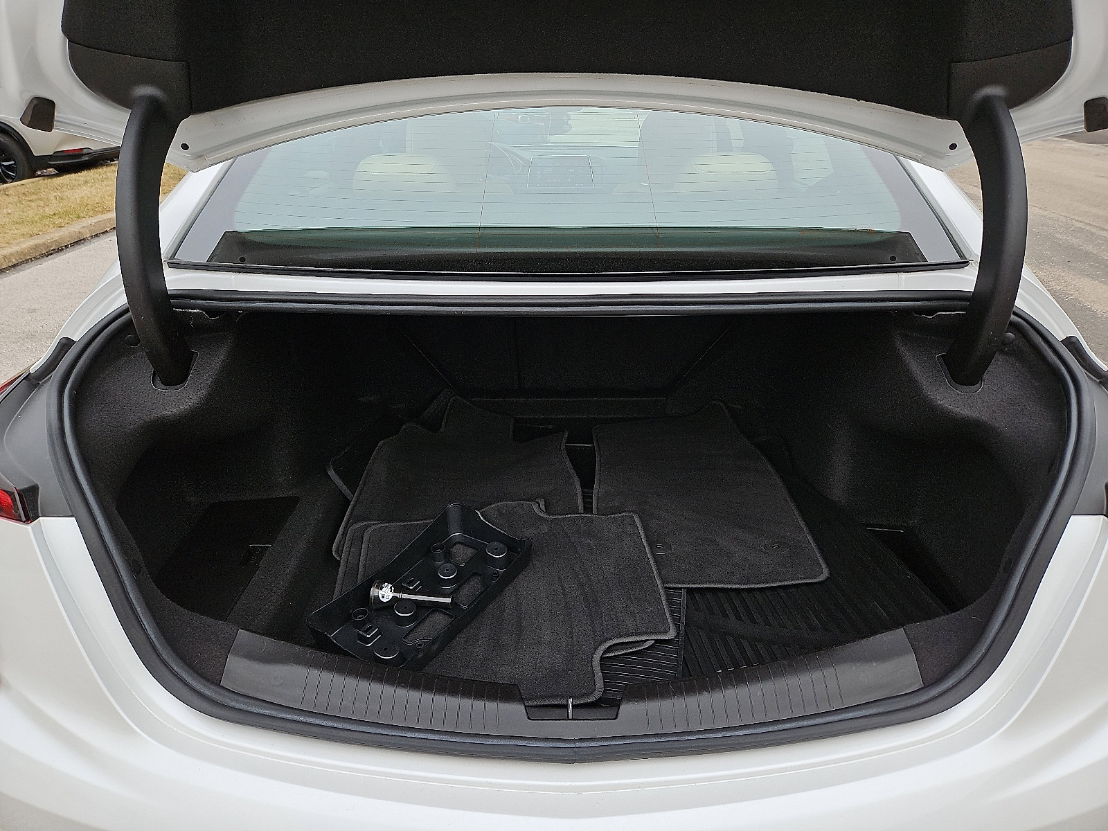 Certified 2022 Cadillac CT5 Luxury w/ Sun And Sound Package image 29