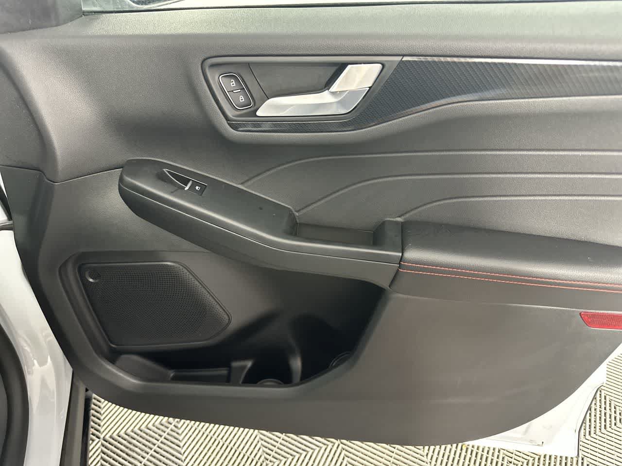 Used 2025 Ford Escape ST-Line FWD image 21
