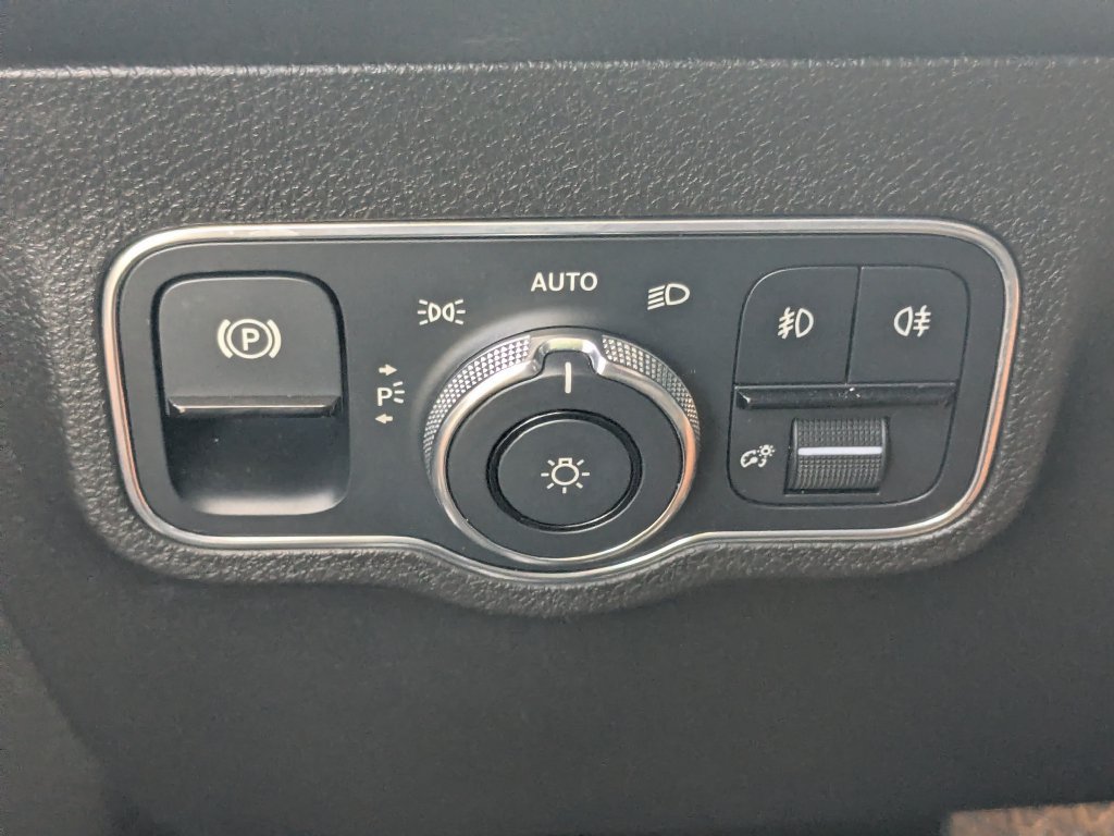 Certified 2021 Mercedes-Benz GLB 250 4MATIC image 10