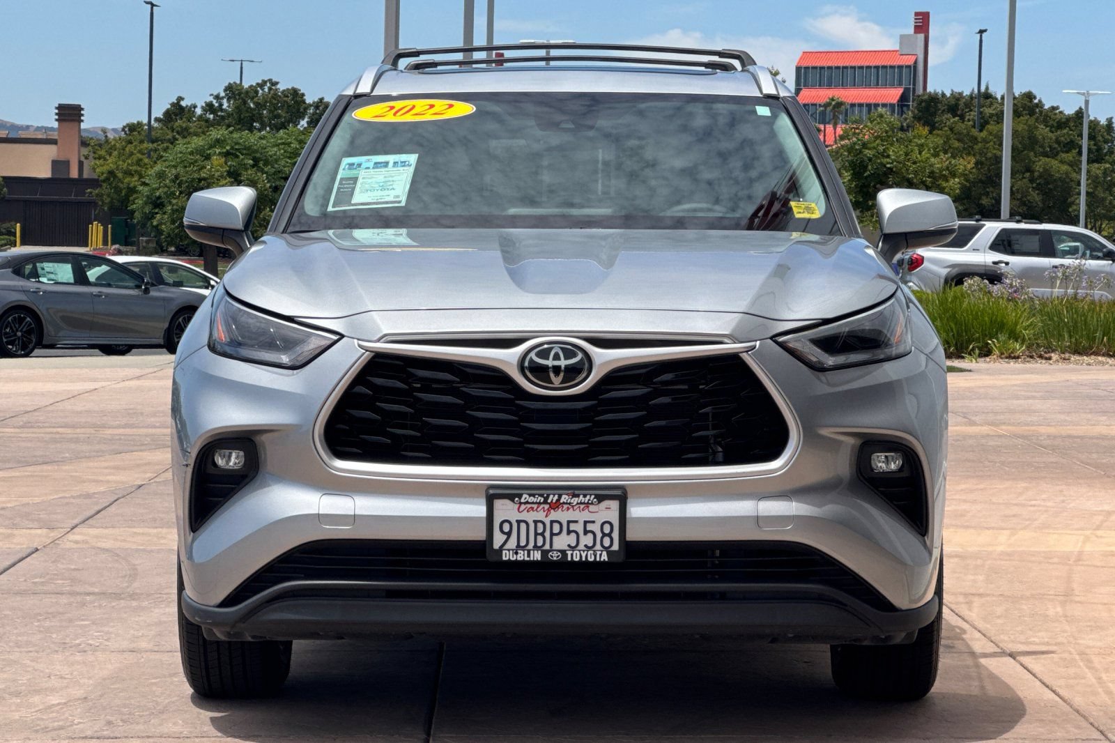 Used 2022 Toyota Highlander XLE AWD/4WD image 10