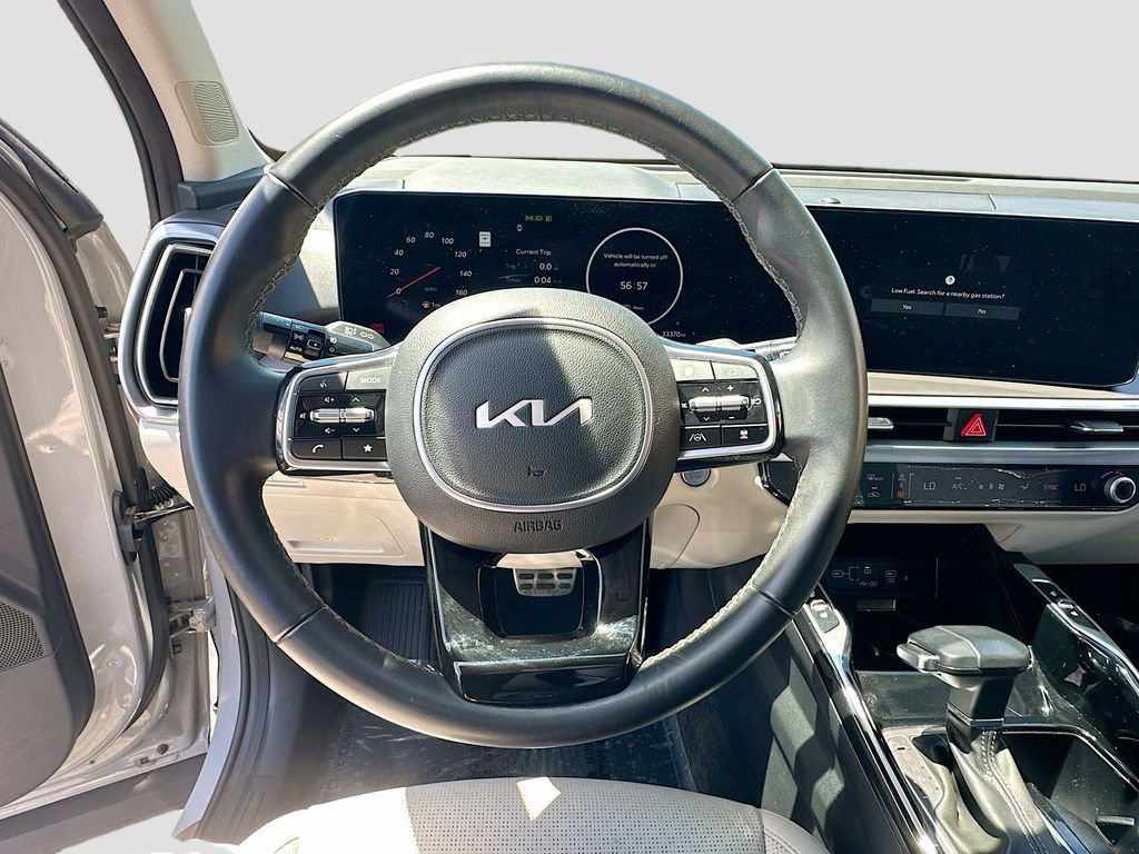 Certified 2025 Kia Sorento SX FWD image 11