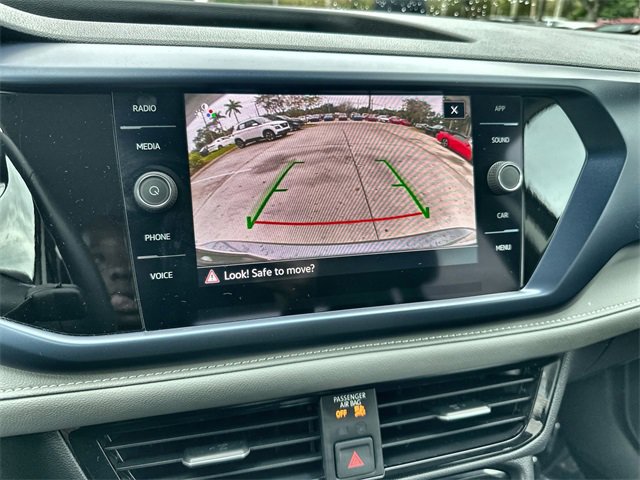 Used 2024 Volkswagen Taos SE image 25