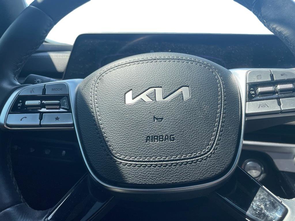 Used 2024 Kia Telluride EX w/ EX Captain's Chair Package image 7