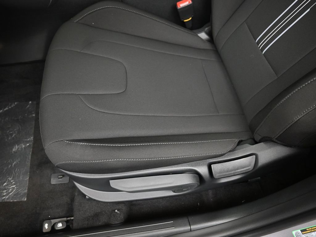 Certified 2025 Hyundai Elantra Sport FWD image 21