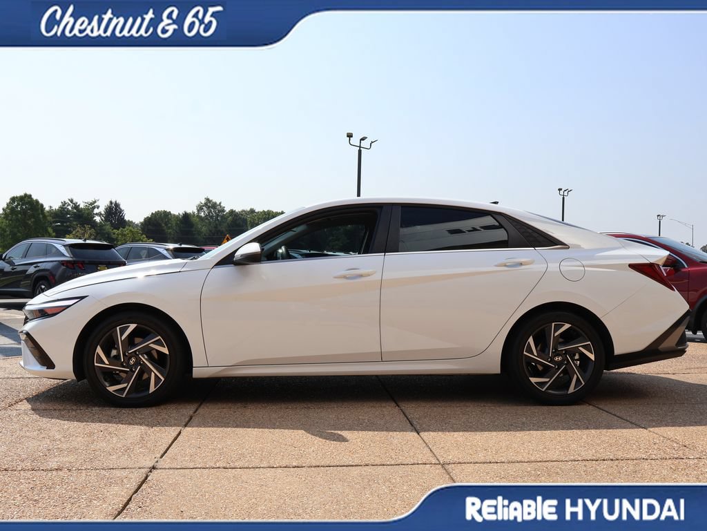 Used 2025 Hyundai Elantra Limited FWD image 3