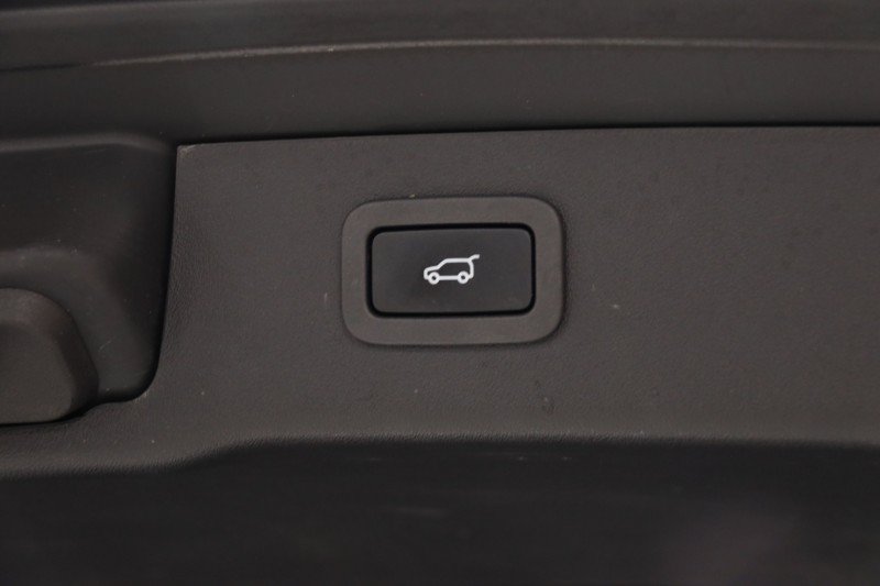 Used 2018 Jaguar XF First Edition AWD/4WD image 35