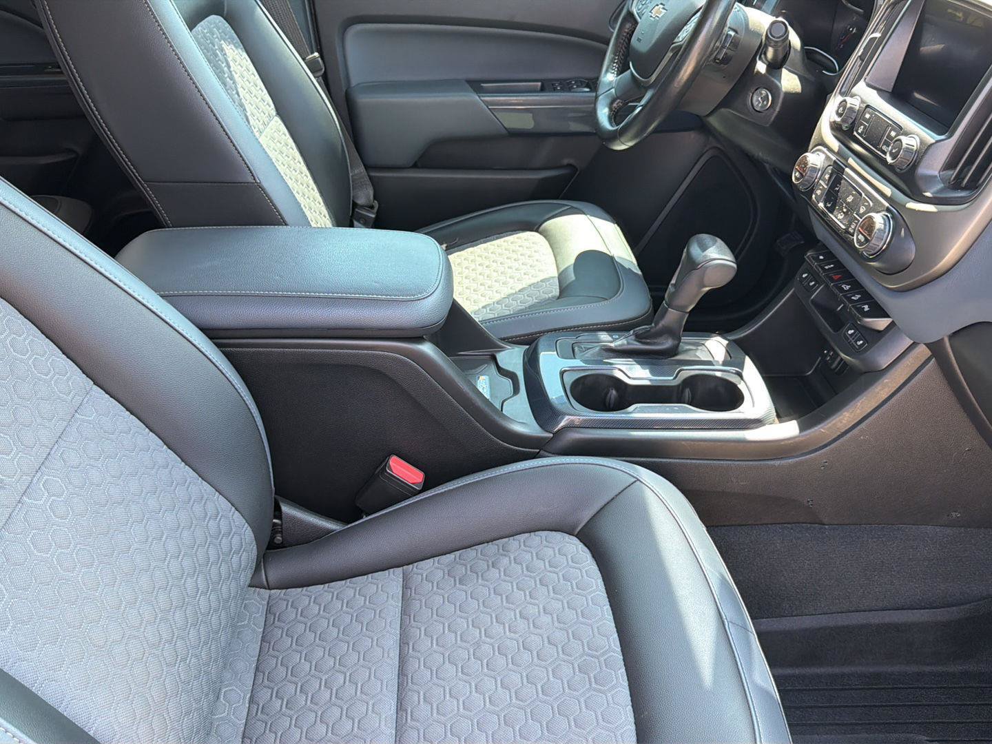 Used 2021 Chevrolet Colorado Z71 AWD/4WD image 35