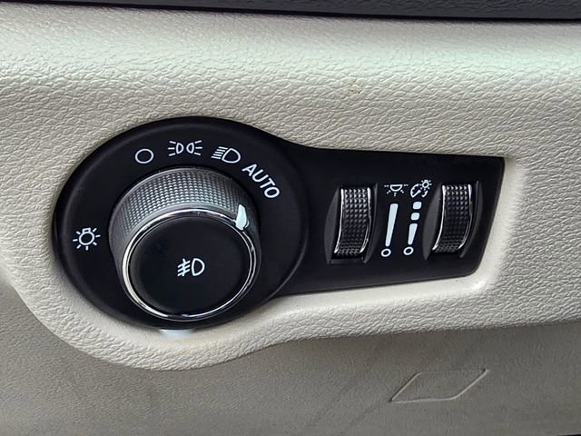 Certified 2024 Chrysler Pacifica Touring-L image 19