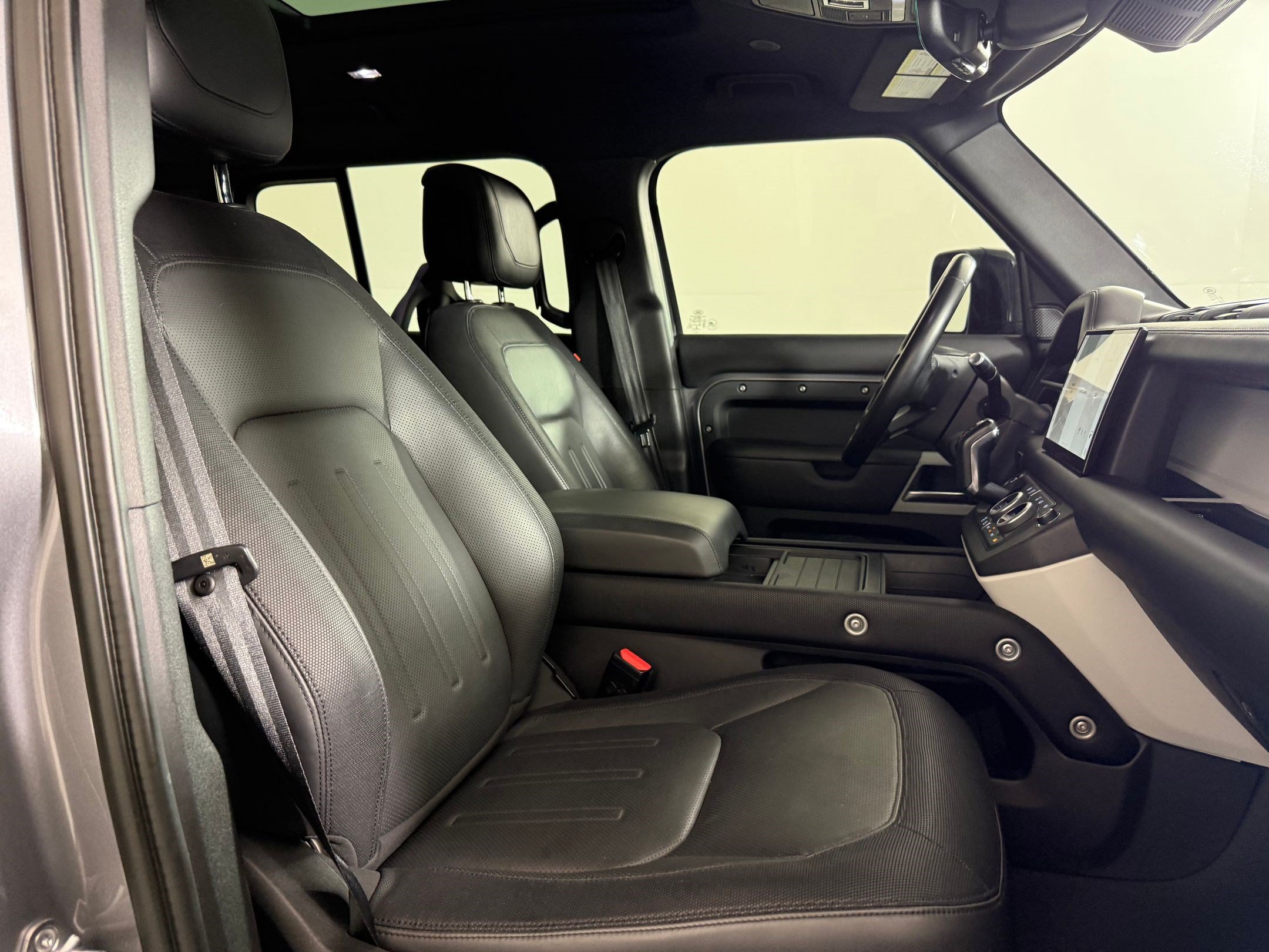 Used 2022 Land Rover Defender 110 X-Dynamic HSE AWD/4WD image 24
