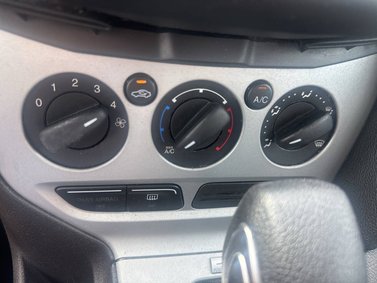 Used 2014 Ford Focus SE FWD image 38