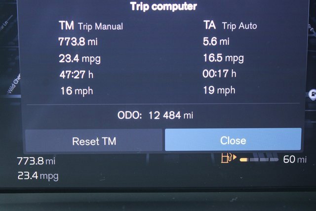 Used 2025 Volvo XC40 B5 Plus image 30